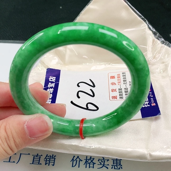 翡翠手镯未镶嵌翡翠