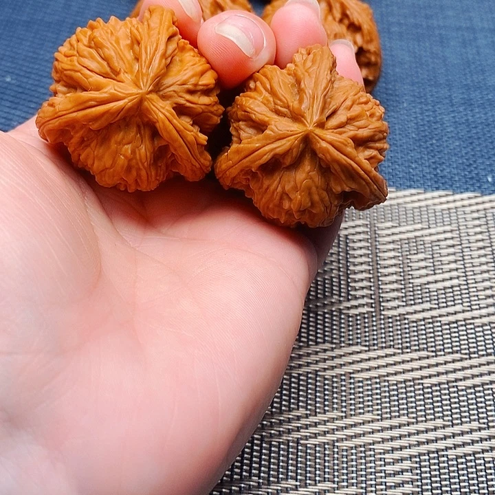 ●***文玩核桃吊坠三棱