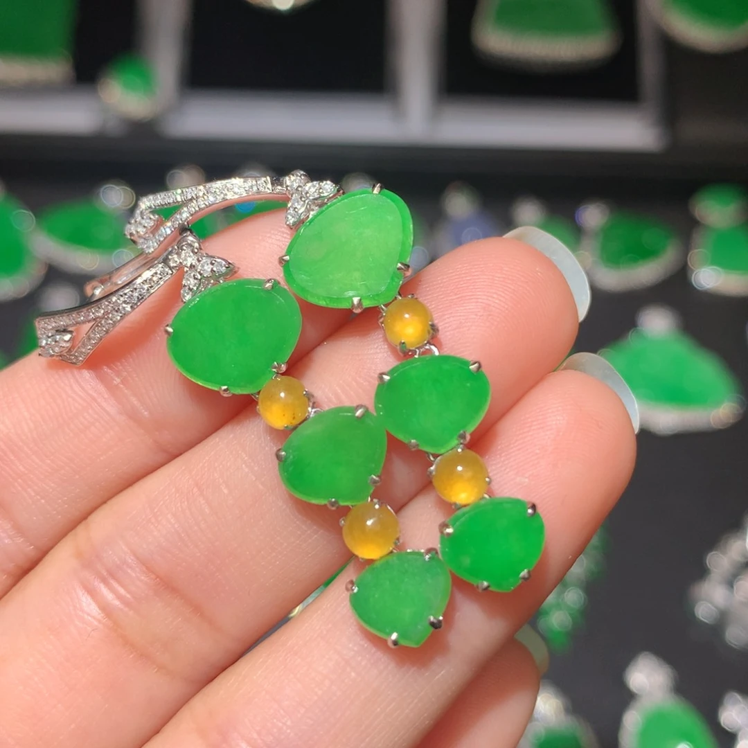 翡翠颈饰18K金镶嵌翡翠