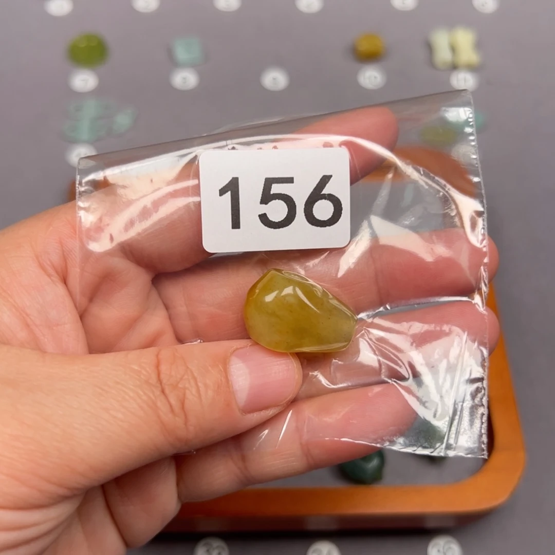 未镶嵌蛇纹石玉颈饰哥