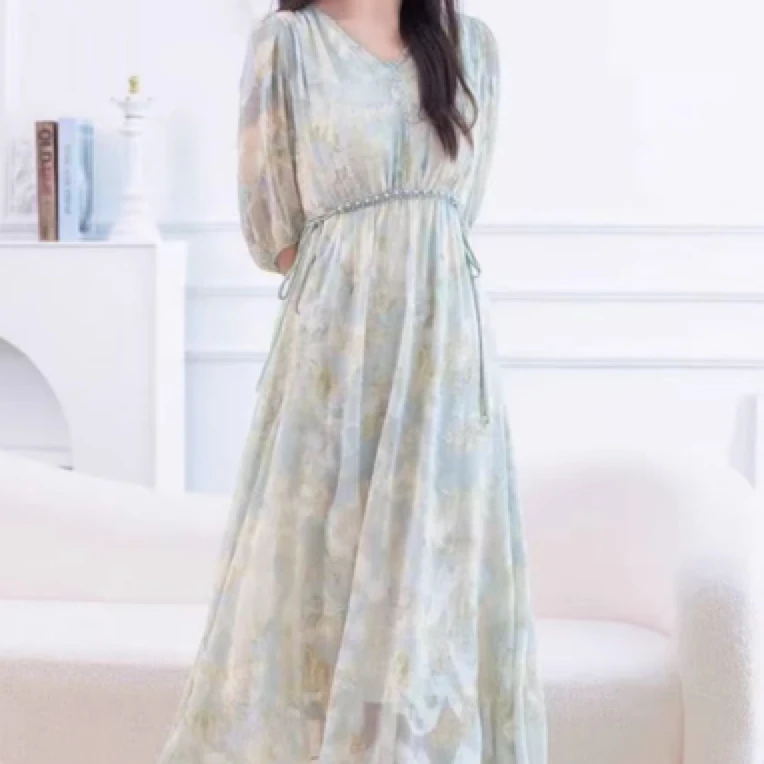 高端钉珠v领花色连衣裙显瘦