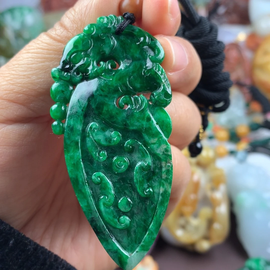 翡翠未镶嵌颈饰挂件