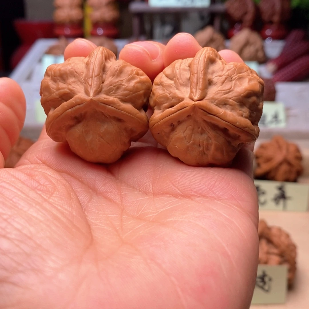 鲨****文玩核桃把件古蟾三棱
