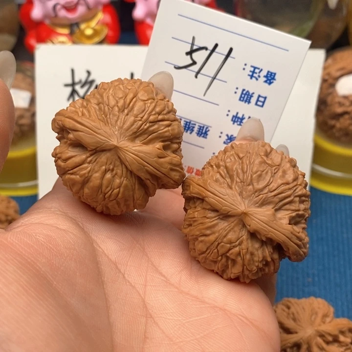 文玩核桃把件511号40白狮子，微色差