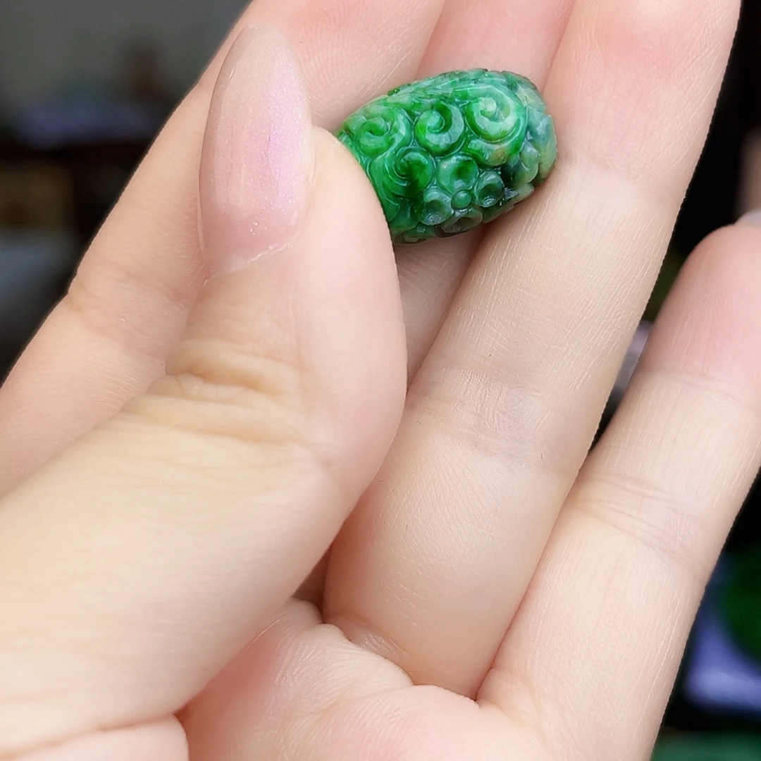 翡翠未镶嵌颈饰多样性