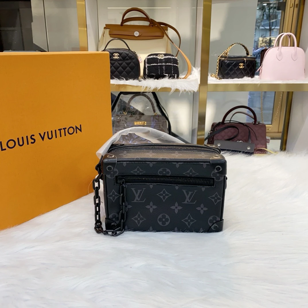 未使用 LouisVuitton/路易威登 路易威登 Soft Trunk 黑武士包
