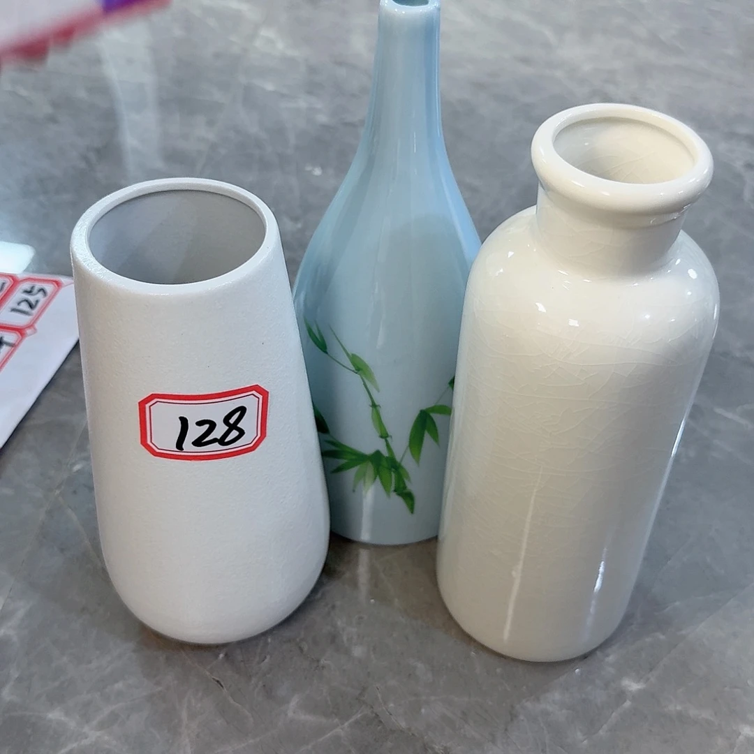 128号一套小花瓶微瑕
