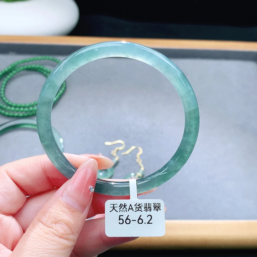 未镶嵌手镯（圆镯）翡翠