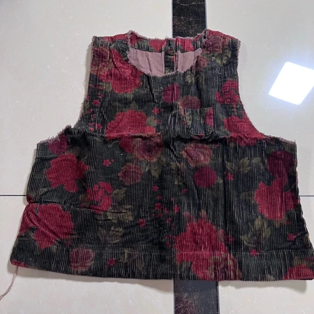 艾沸儿推荐 两面穿条绒红花小版马甲