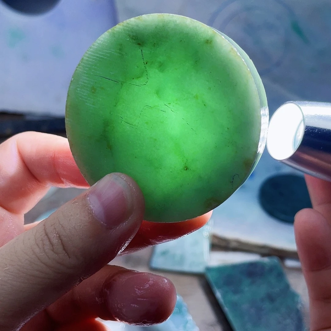 翡翠未镶嵌颈饰毛料10