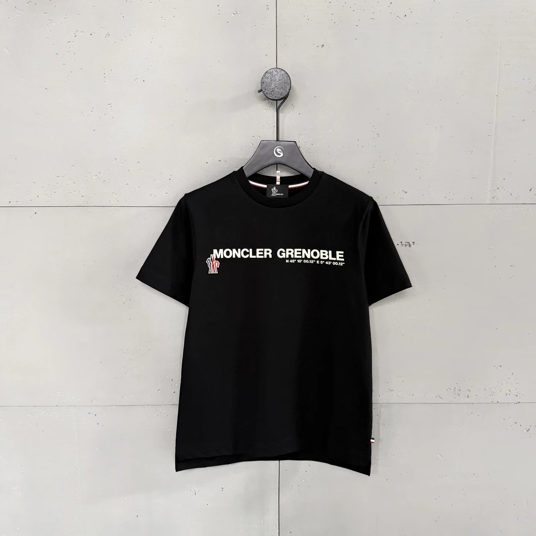 未使用 MONCLER 盟可睐蒙口黑色字母印花logo短袖T恤户外款