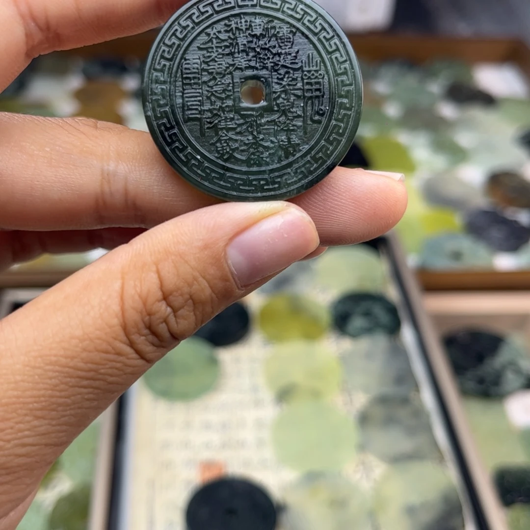 蛇纹石玉未镶嵌颈饰周*森