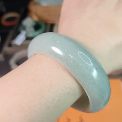 未镶嵌手镯石英质玉