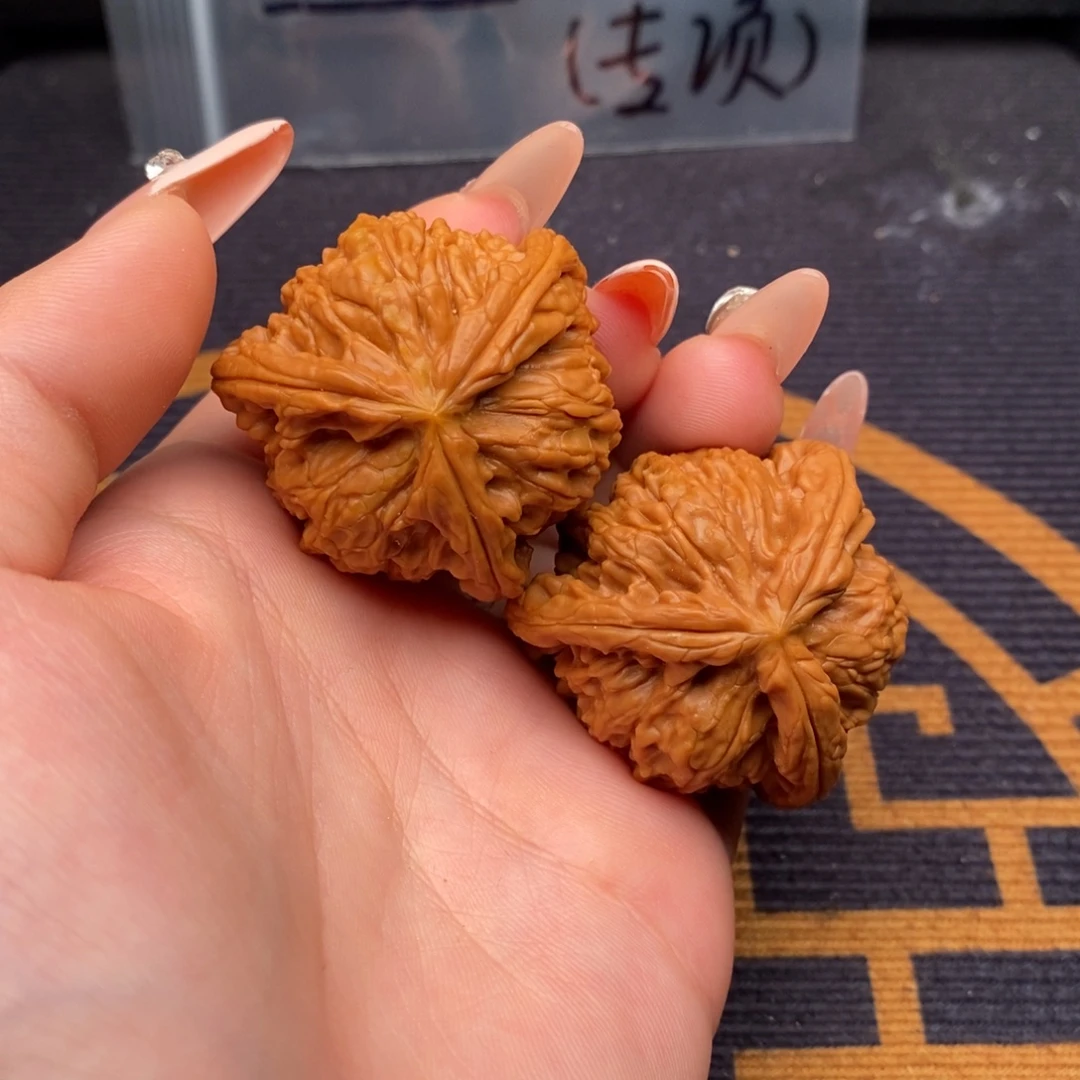 鱼***香吊坠文玩核桃白狮子