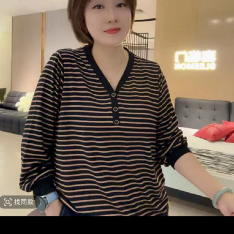 彤1802V领条纹洋气长袖衫