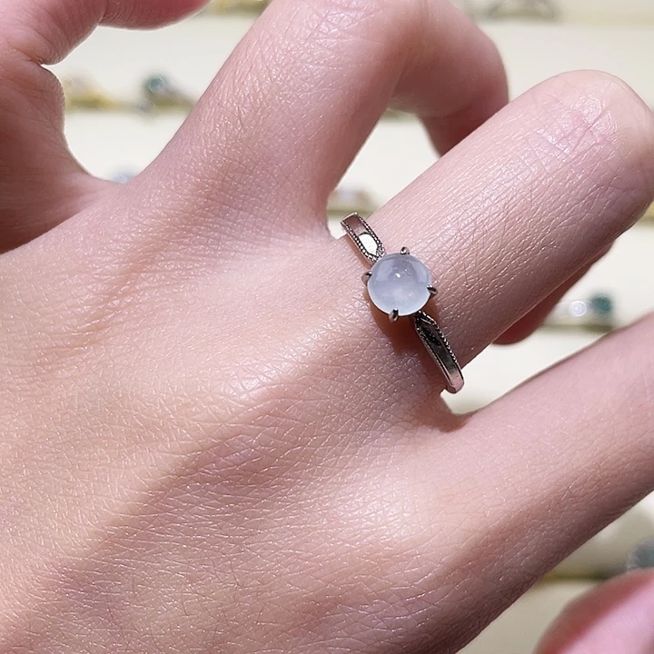 用***8颈饰未镶嵌翡翠戒指