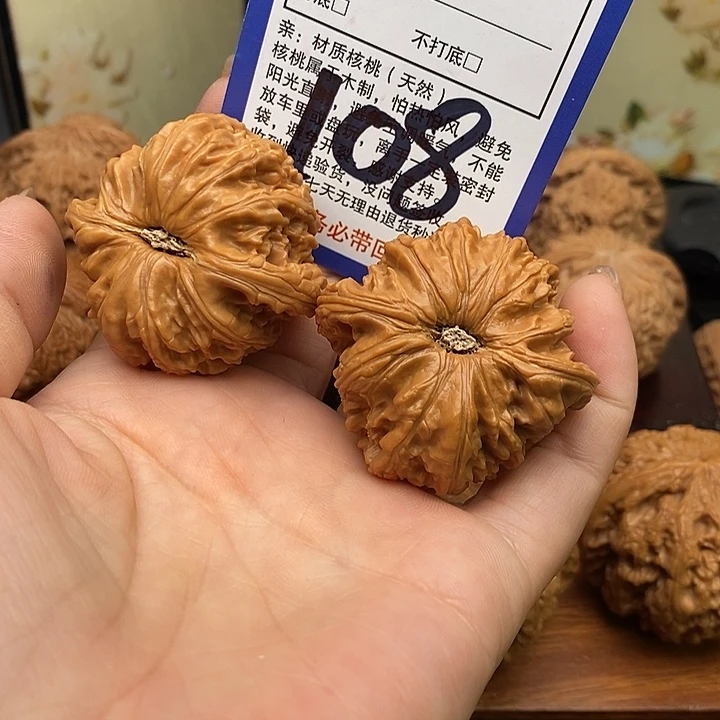 吊坠桃核白狮子头42