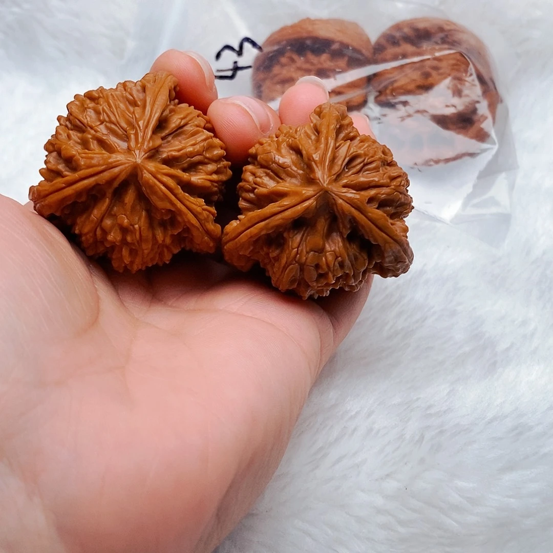 大***王文玩核桃吊坠三棱