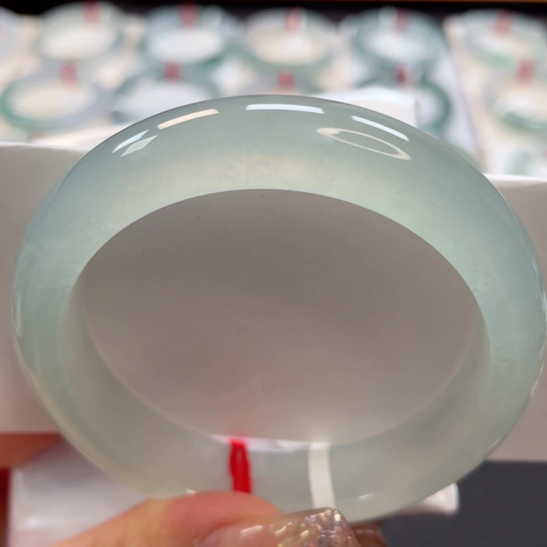 【闪购商品】翡翠手镯未镶嵌55.5小高冰淡晴绿起光毕业款