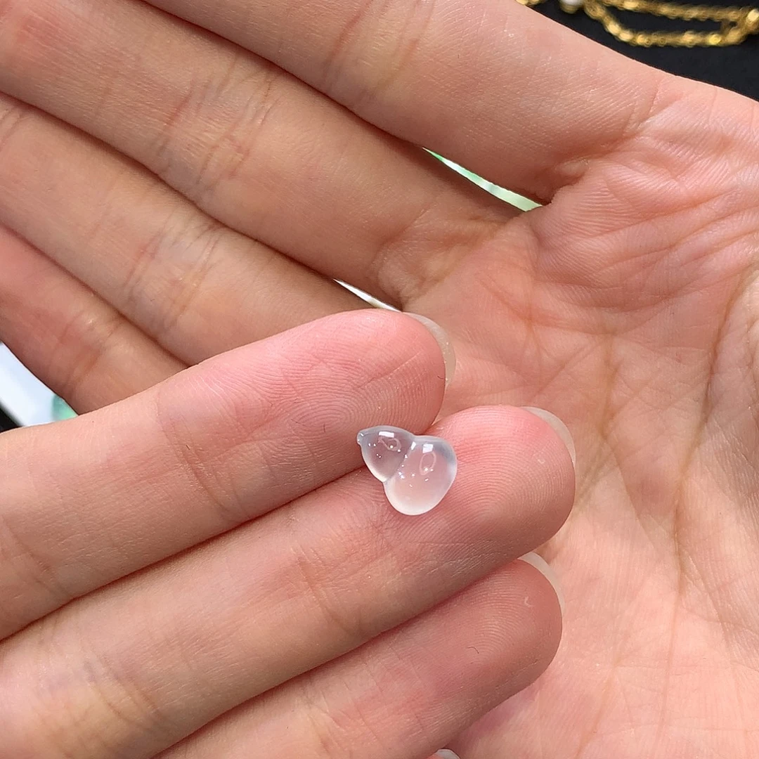 翡翠未镶嵌颈饰葫芦