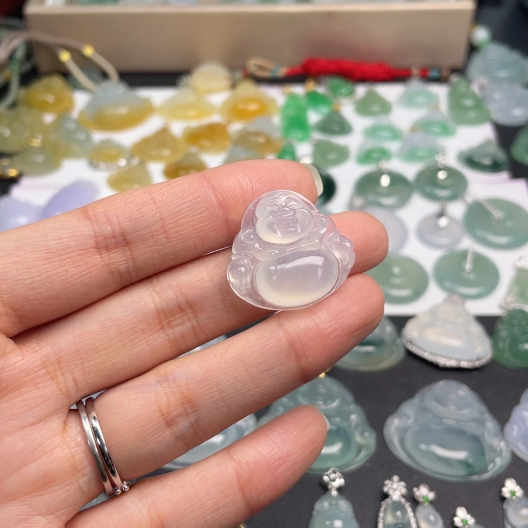 翡翠未镶嵌颈饰佛