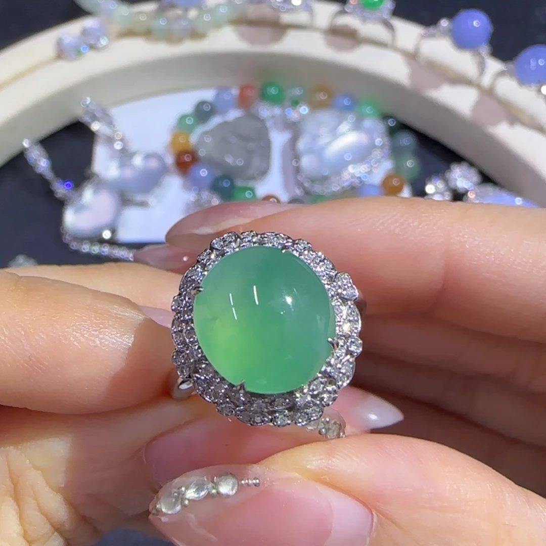 翡翠18K金镶嵌颈饰福利