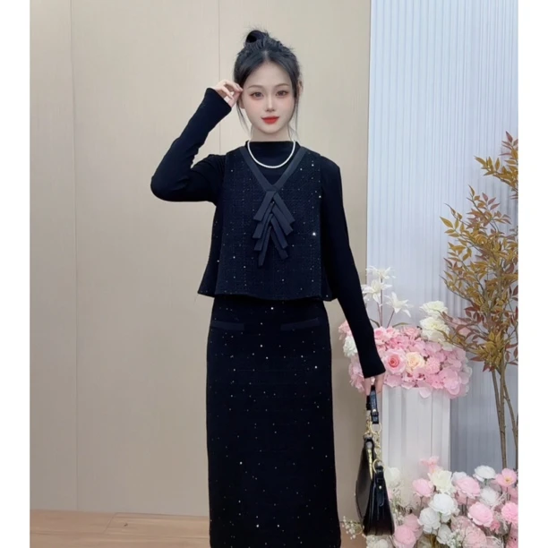 《小蜜优品》2025秋冬季新款亮片小香风V领轻奢时尚三件套装