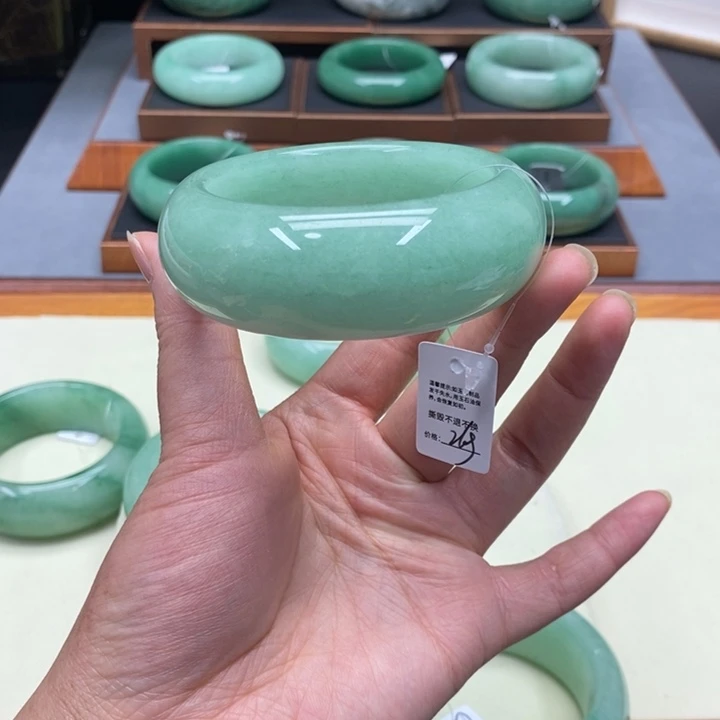 蝴***飞石英质玉（非洲翠）合金佘太翠