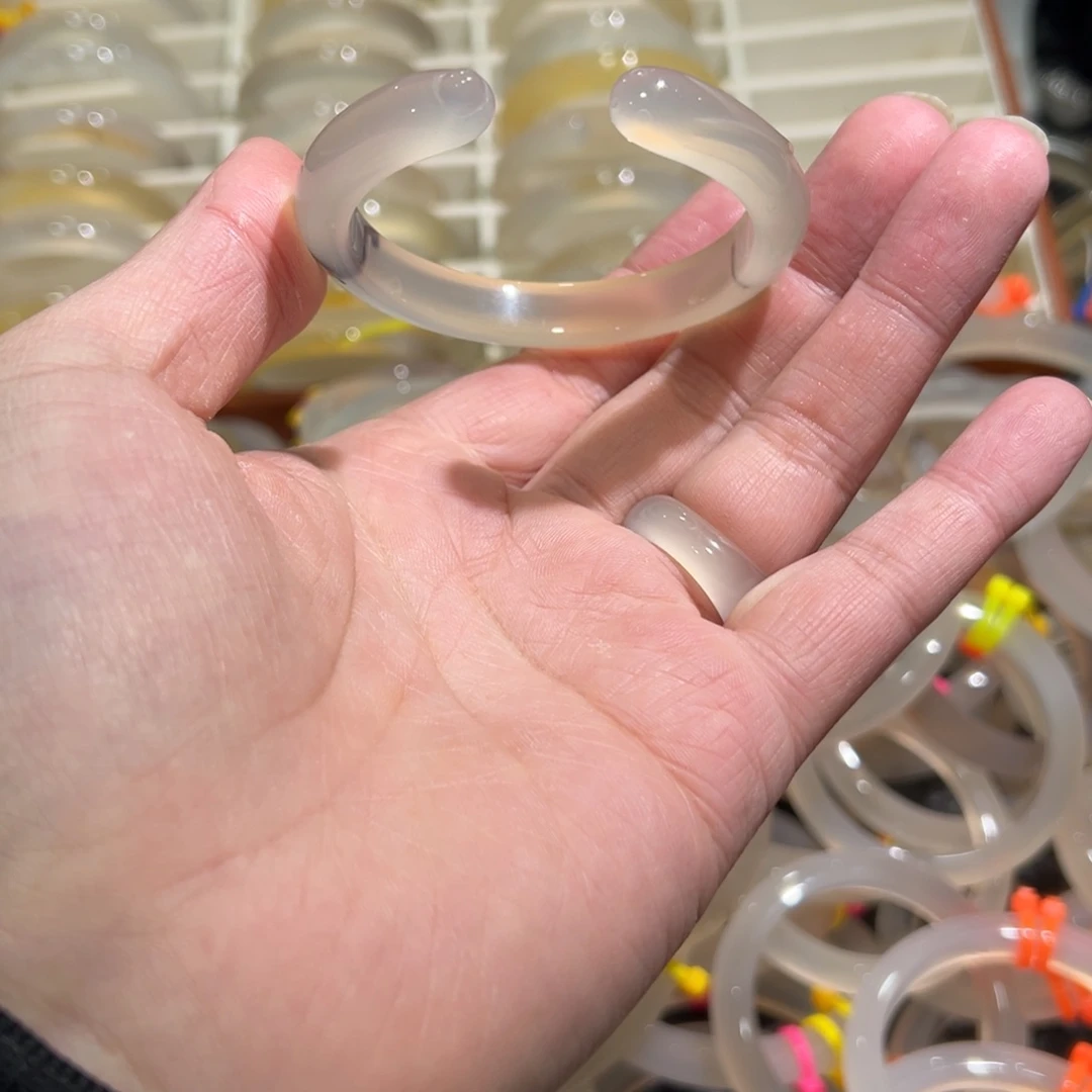 玛瑙/玉髓未镶嵌手镯54圈有包容43