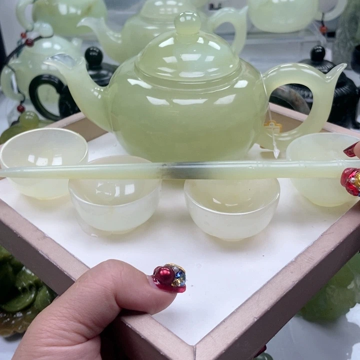 蛇纹石玉壶未镶嵌玉****工