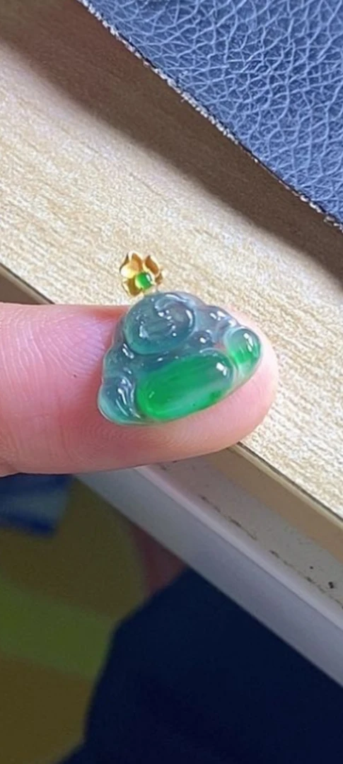18k金镶嵌翡翠肚子带绿冰飘花佛公