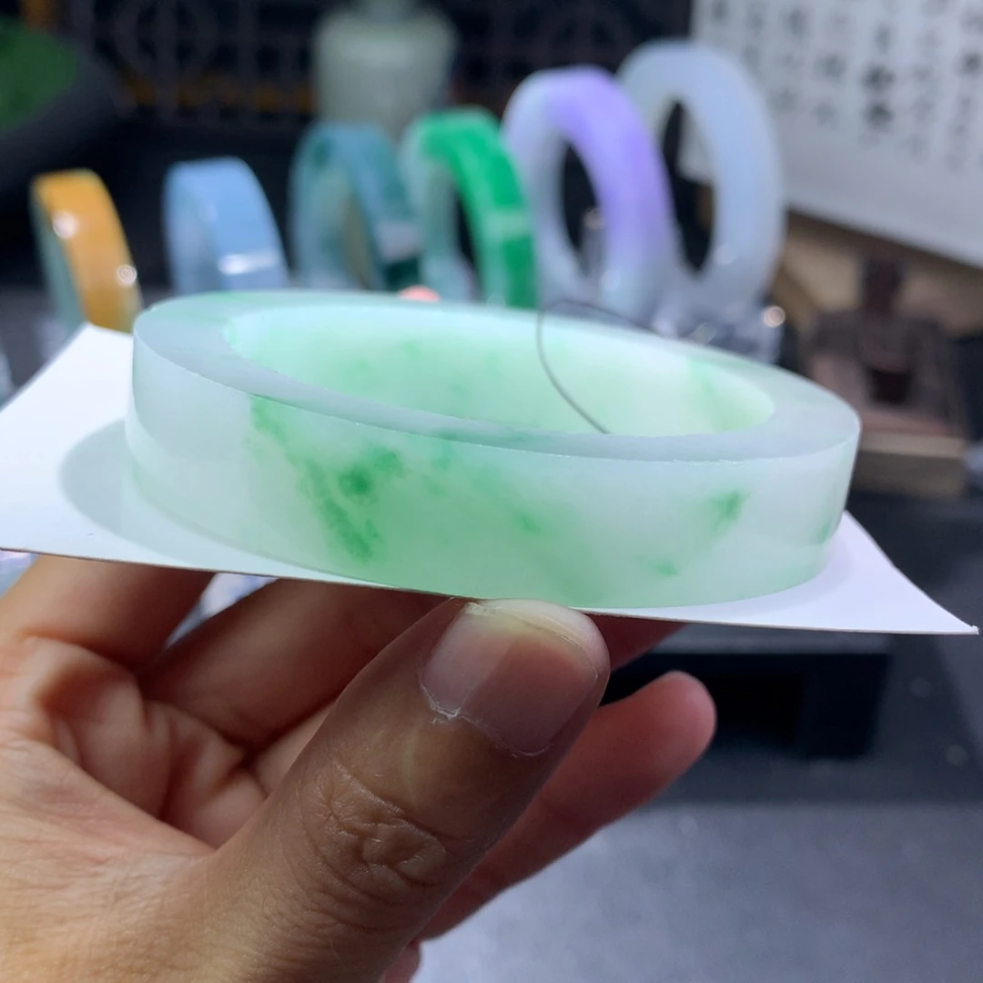 未镶嵌手镯定制翡翠