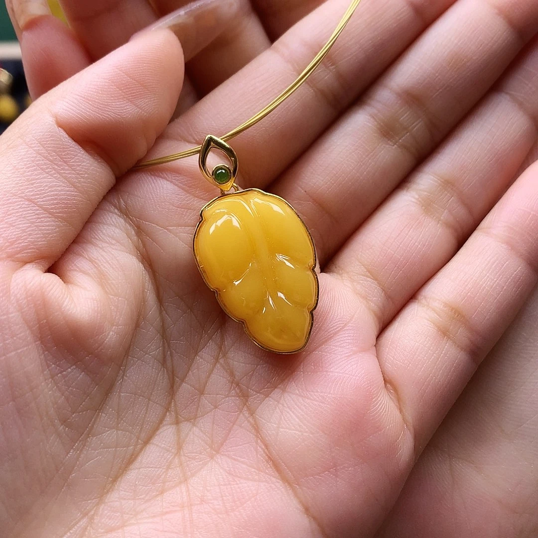 蜜蜡颈饰银S925镶嵌吊坠