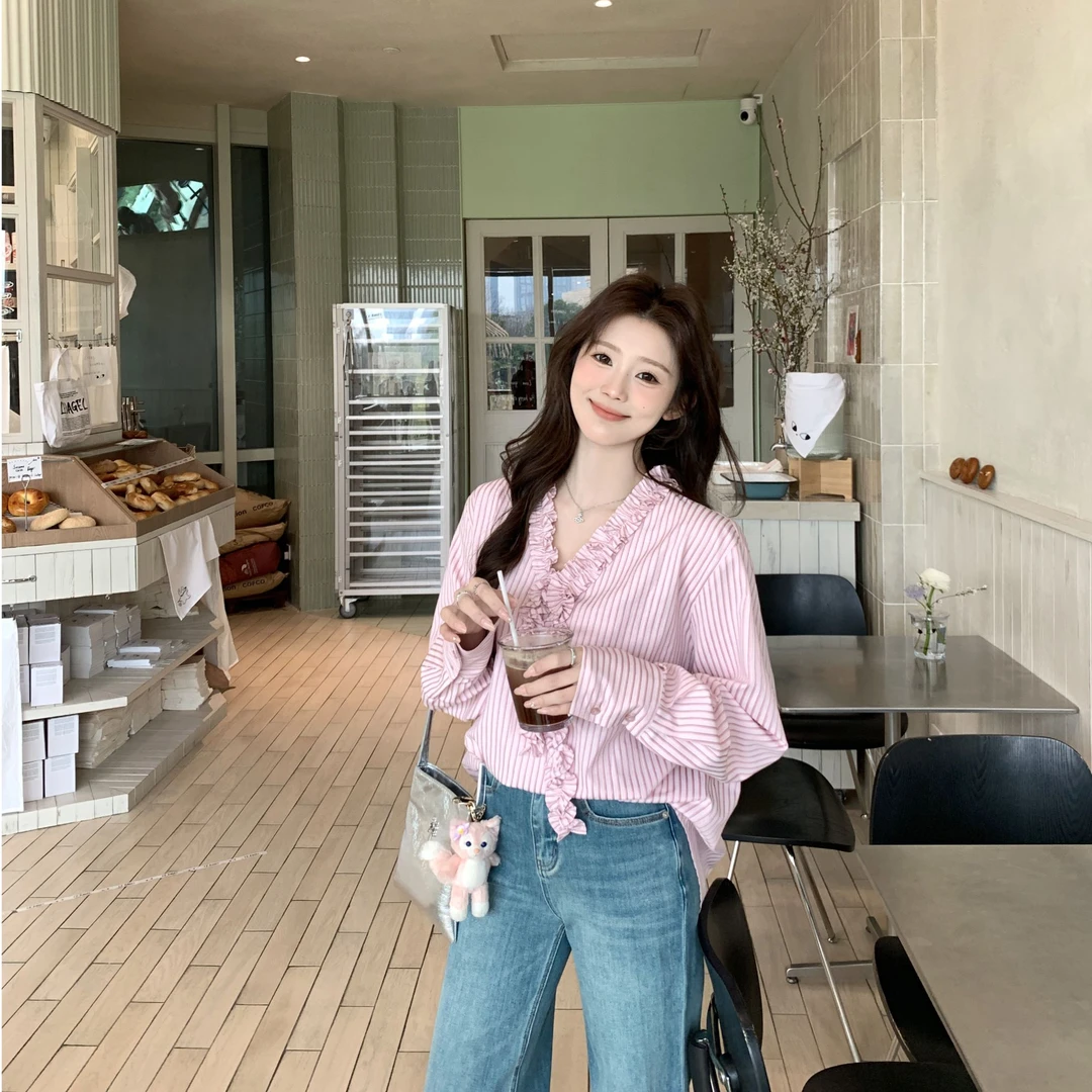 Zzhen【曼塔玫瑰】设计感木耳边V领条纹衬衫百搭显瘦上衣DCS426