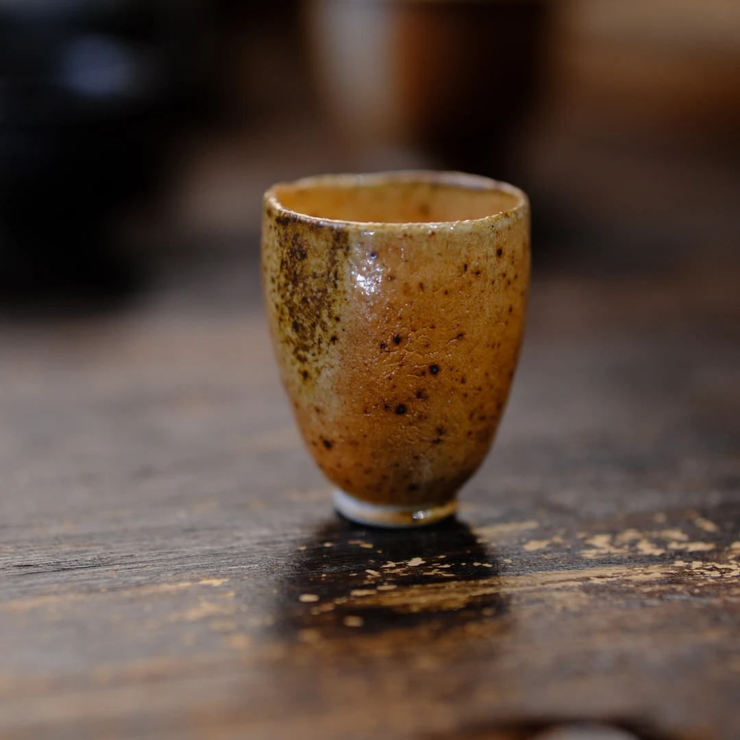 原创纯手工手捏柴烧薄胎品茗杯 。容量40ml