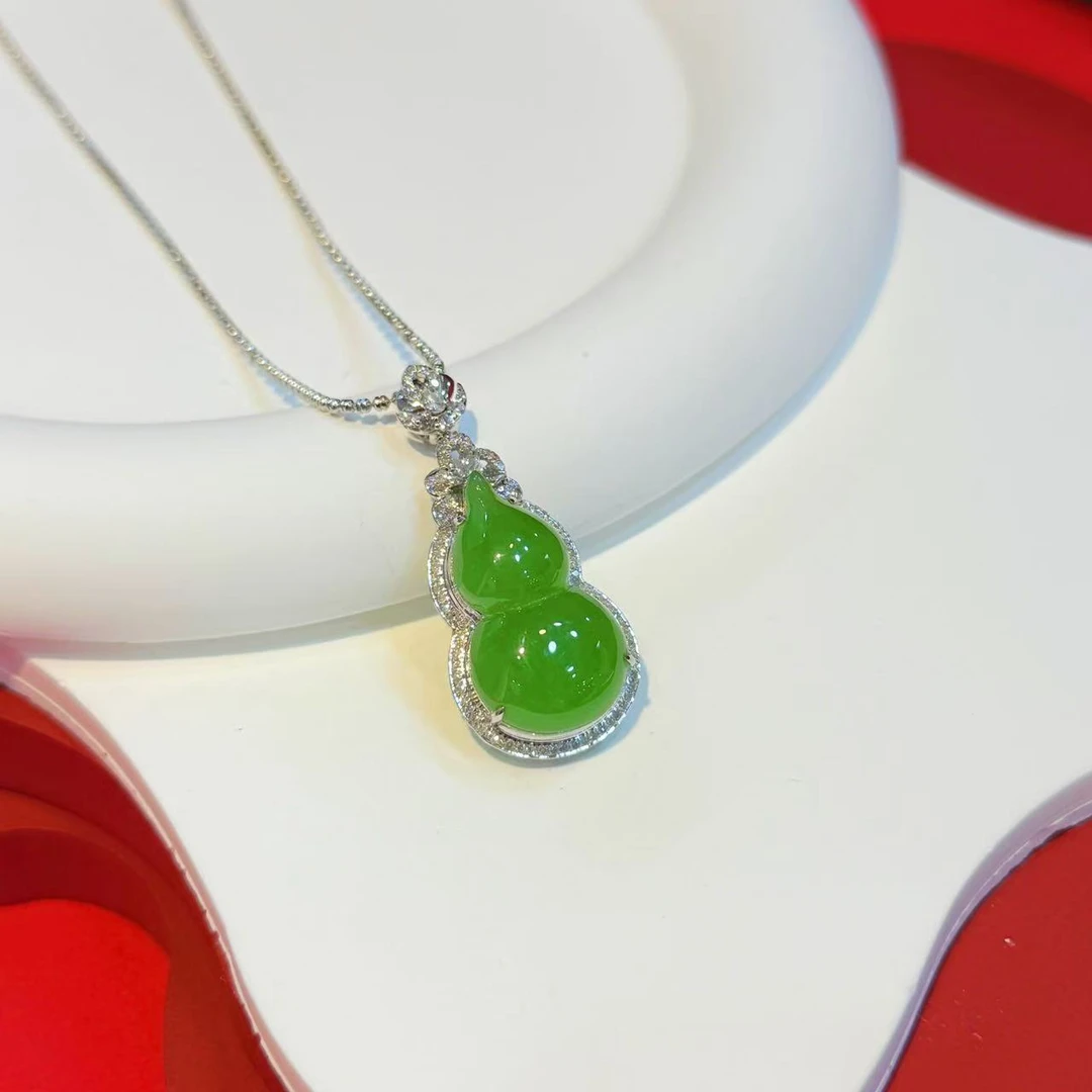 【红娘子】18K金镶嵌22*13*9.9mm和田玉苹果绿大葫芦HNZ5835