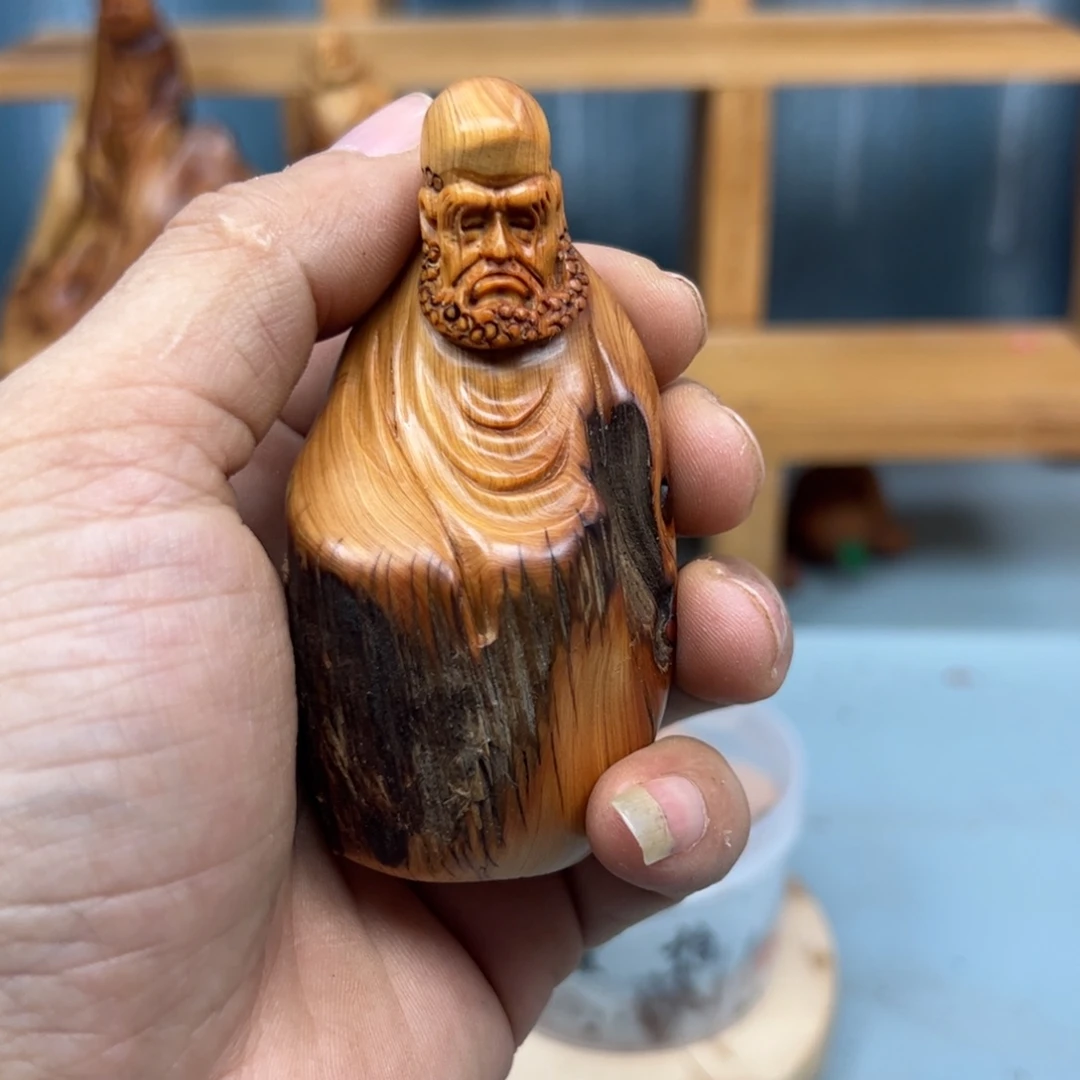 肖***在木崖柏木摆件手把件
