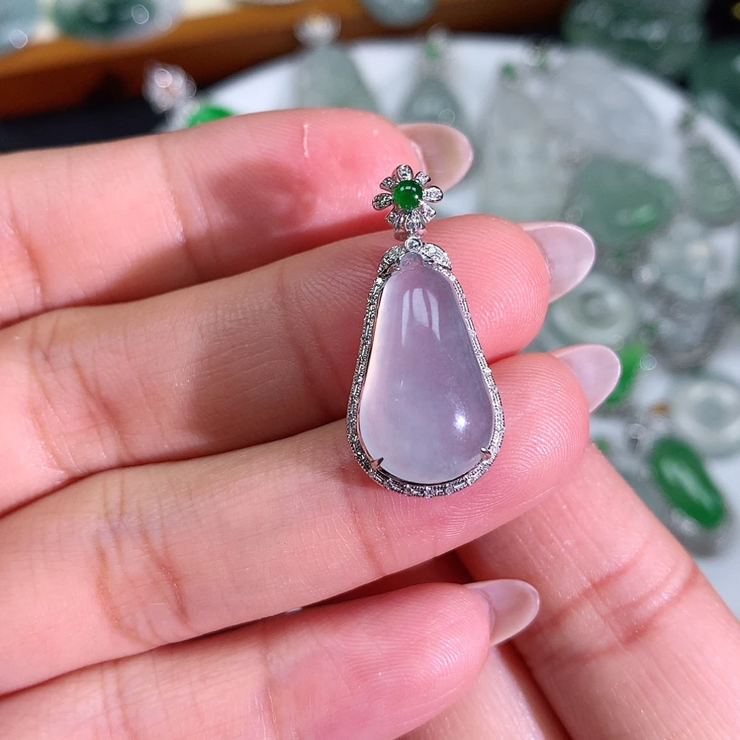 翡翠18K金镶嵌颈饰翡翠