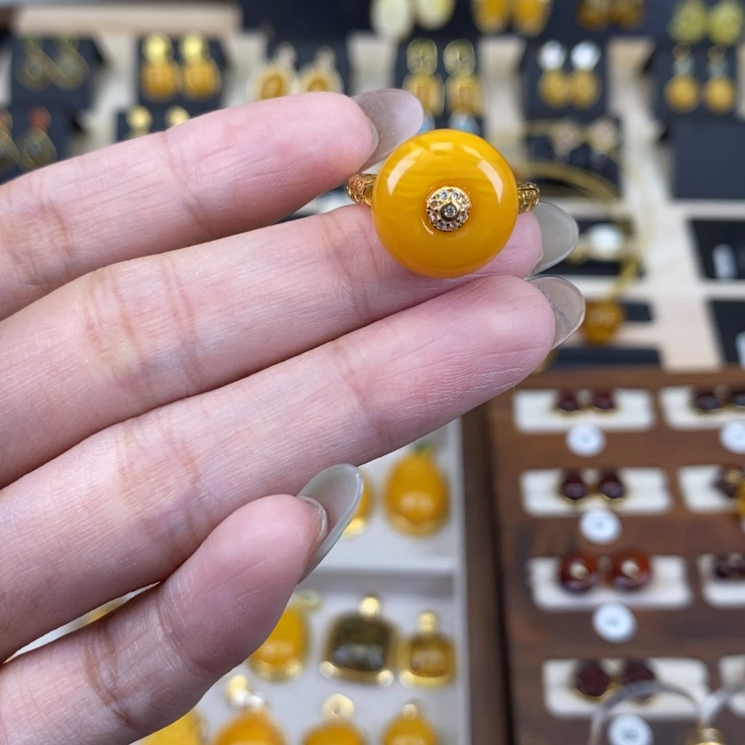 未镶嵌琥珀裸石成品