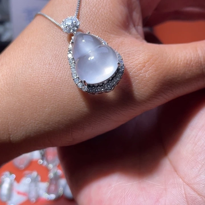 石英岩玉合金颈饰