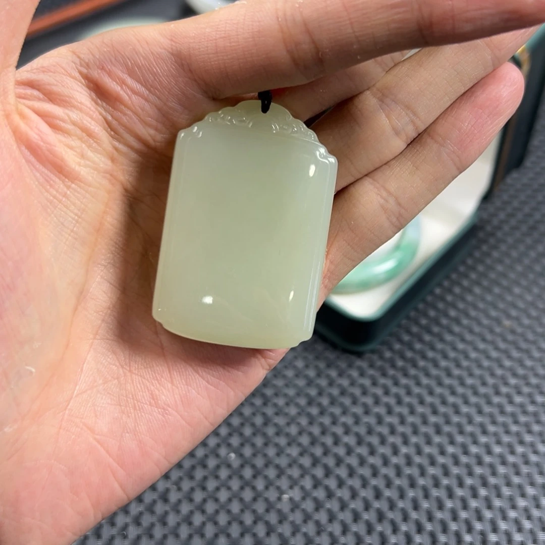 颈饰未镶嵌和田玉无事牌