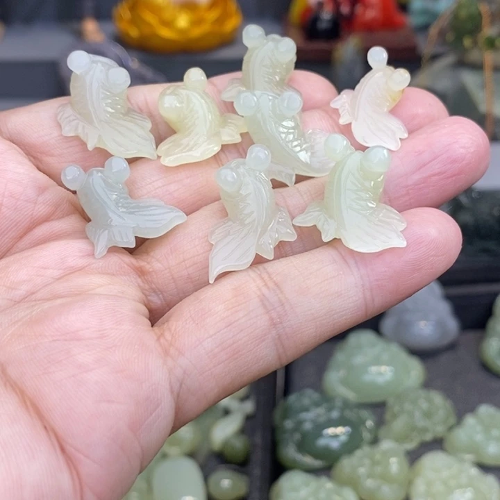 俗***爷和田玉未镶嵌颈饰多样性发货一个