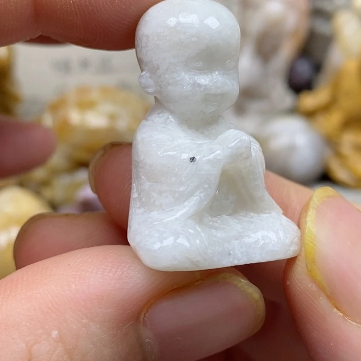 颈饰未镶嵌硅化珊瑚（珊瑚玉）