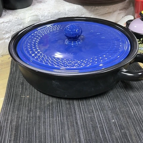 微瑕，明火，口径26厘米，高度7针孔变形，配篮盖
