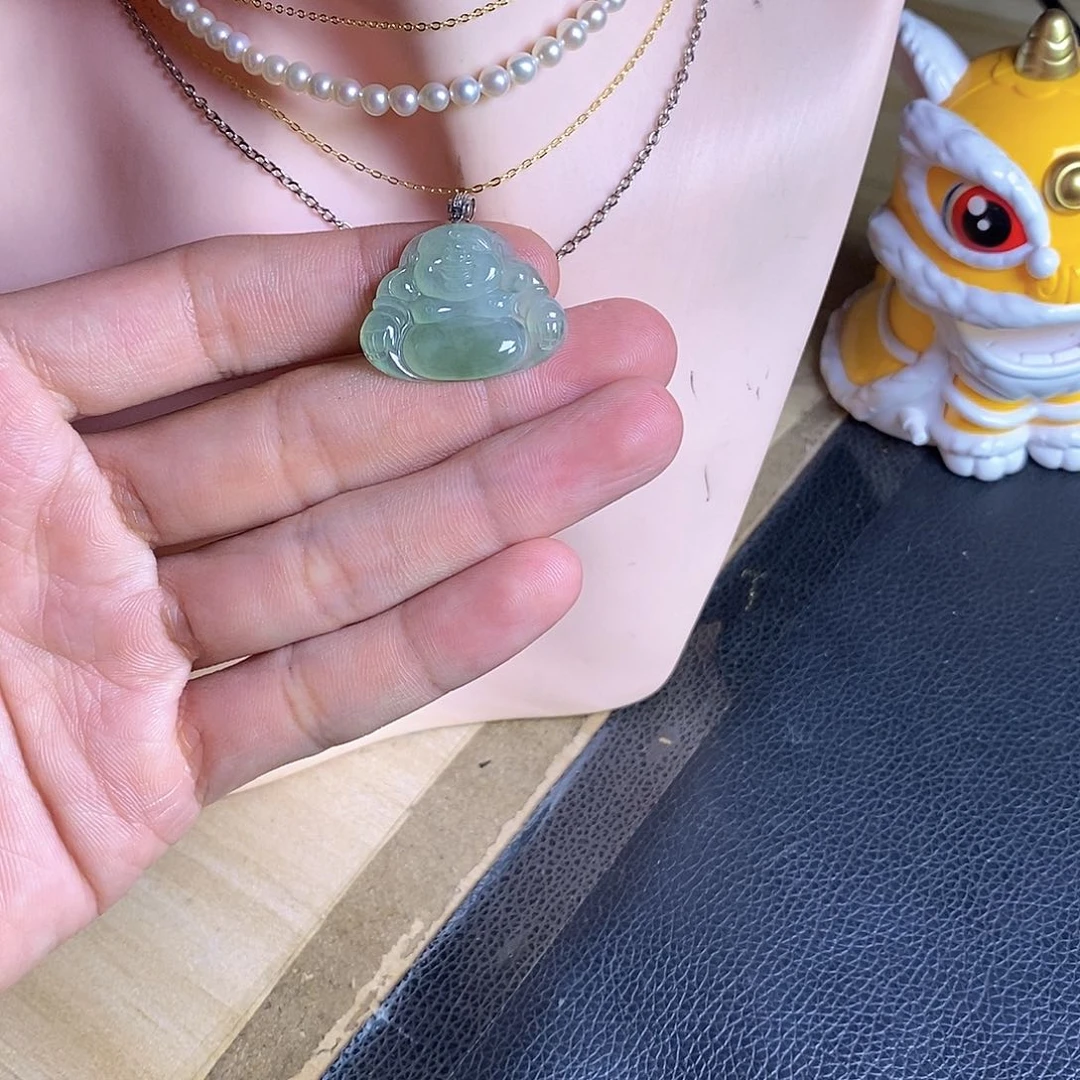 颈饰18K金镶嵌翡翠