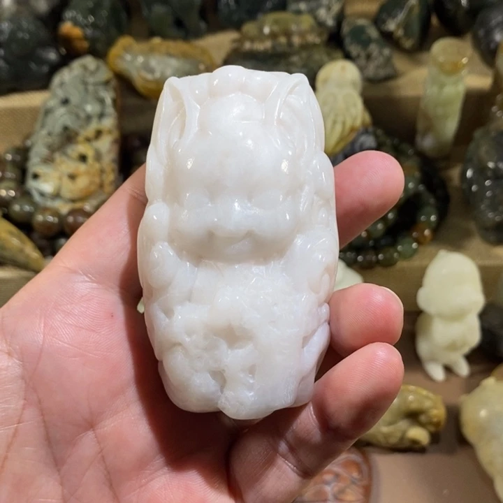 透闪石质玉未镶嵌挂件