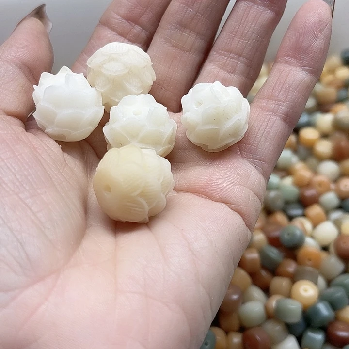 白玉菩提吊坠微瑕大莲花2颗卡灯牌宠3