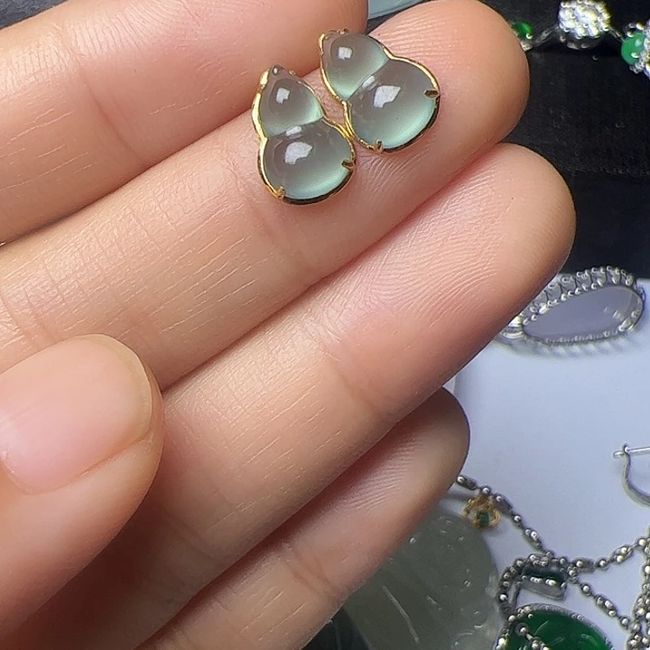 18K金镶嵌翡翠耳饰