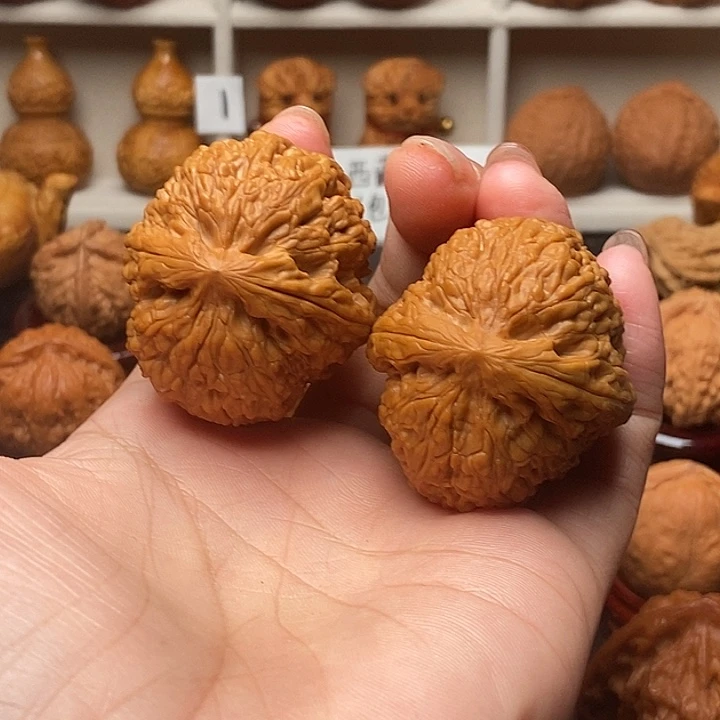 吊坠文玩核桃鱼子纹