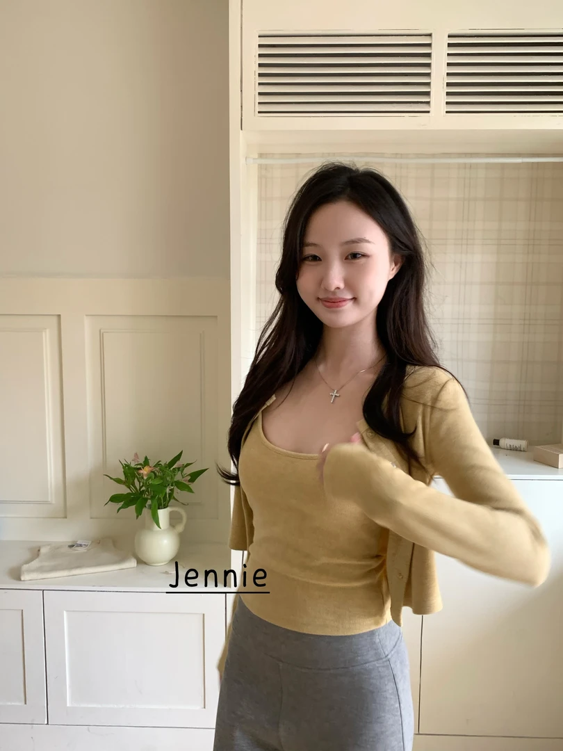 修身型纯色薄款纯欲风春季INS风带胸垫可调节肩带包袖两件套